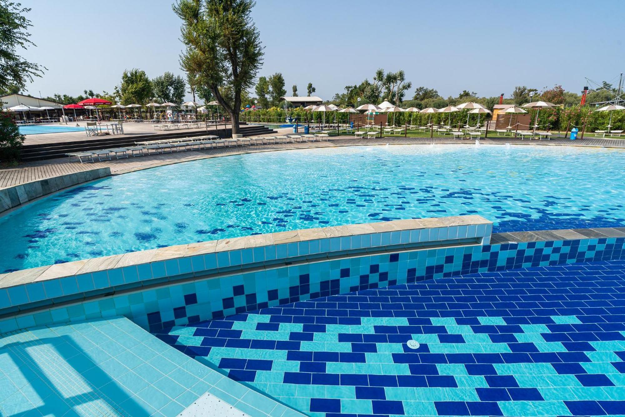 فندق Club Del Sole Spina Family Collection ليدو دي سبينا المظهر الخارجي الصورة